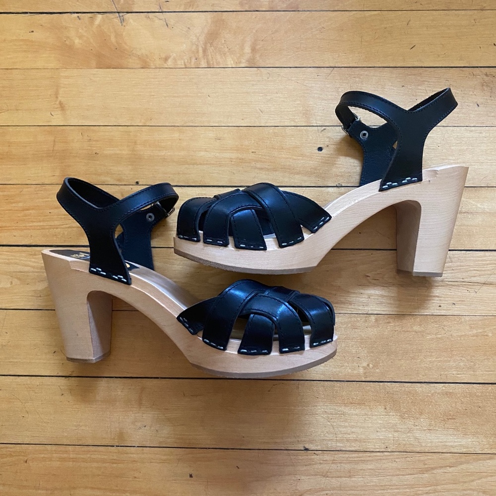 Swedish Hasbeens Pearl Sky High Clogs | Black